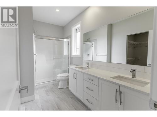 2033 Golden Eagle Drive, Sparwood, BC - Indoor Photo Showing Bathroom