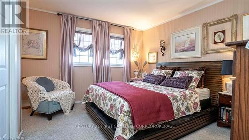 22930 Thames Road, Southwest Middlesex, ON - Indoor Photo Showing Bedroom