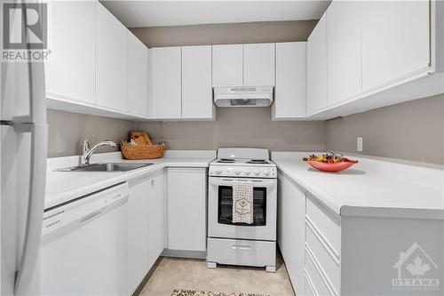 475 Laurier Avenue Unit#1001, Ottawa, ON - Indoor Photo Showing Kitchen
