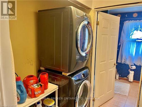 2752 Longwoods Road, Southwest Middlesex, ON - Indoor Photo Showing Laundry Room