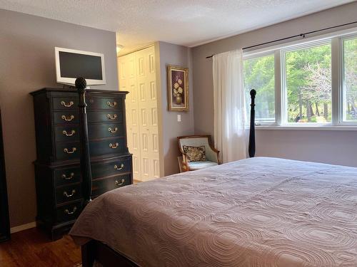 232 Everette Avenue, Greenwood, BC - Indoor Photo Showing Bedroom
