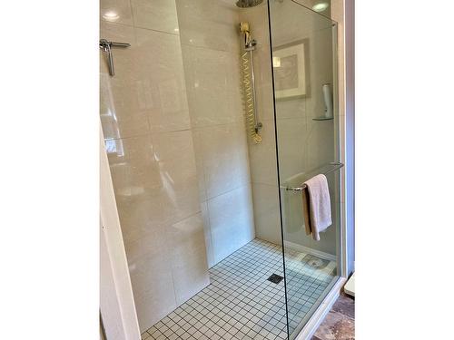 232 Everette Avenue, Greenwood, BC - Indoor Photo Showing Bathroom