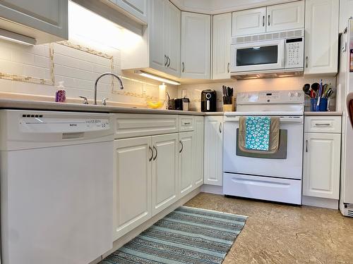 232 Everette Avenue, Greenwood, BC - Indoor Photo Showing Kitchen