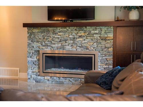 735 Redstone Drive, Rossland, BC - Indoor Photo Showing Living Room With Fireplace