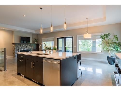 735 Redstone Drive, Rossland, BC - Indoor Photo Showing Kitchen With Upgraded Kitchen