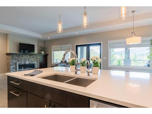 735 Redstone Drive, Rossland, BC - Indoor Photo Showing Kitchen With Double Sink