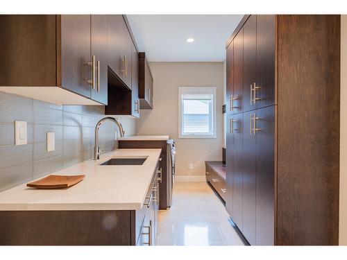 735 Redstone Drive, Rossland, BC - Indoor Photo Showing Kitchen