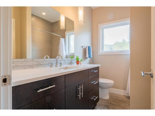 735 Redstone Drive, Rossland, BC - Indoor Photo Showing Bathroom