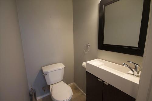 68 Steven Street, Hamilton, ON - Indoor Photo Showing Bathroom