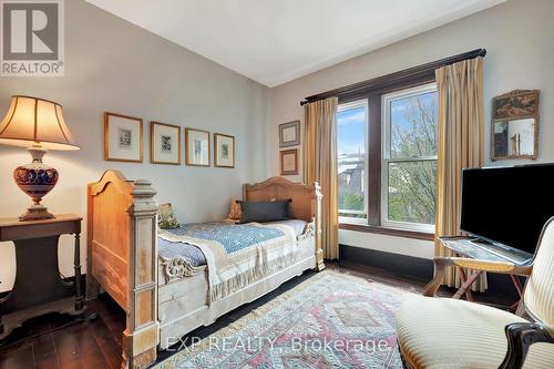 80 Spadina Avenue, Hamilton, ON - Indoor Photo Showing Bedroom