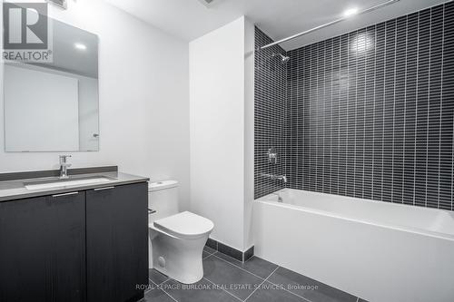 1418 - 1 Jarvis Street, Hamilton, ON - Indoor Photo Showing Bathroom