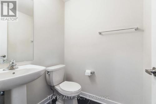 31 Rowlock Street, Welland, ON - Indoor Photo Showing Bathroom