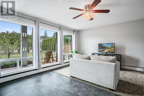 3335 Mcmurchie Road, West Kelowna, BC - Indoor Photo Showing Living Room