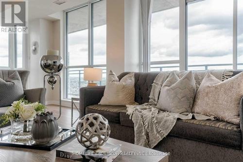 2302 - 55 Eglinton Avenue W, Mississauga, ON - Indoor Photo Showing Living Room
