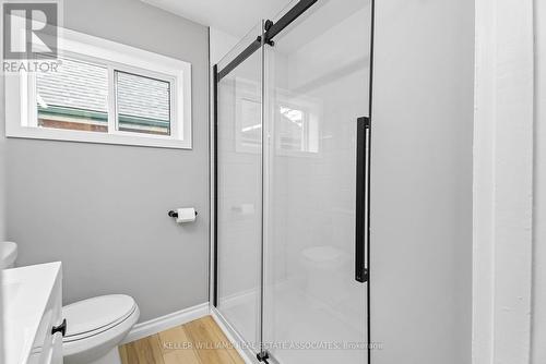 2 - 207 Fairleigh Avenue S, Hamilton, ON - Indoor Photo Showing Bathroom
