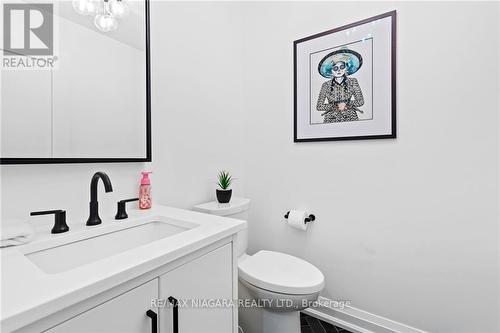 4 Heather Lane, St. Catharines, ON - Indoor Photo Showing Bathroom