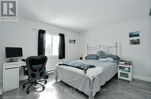 302 - 276 Eiwo Court, Waterloo, ON - Indoor Photo Showing Bedroom