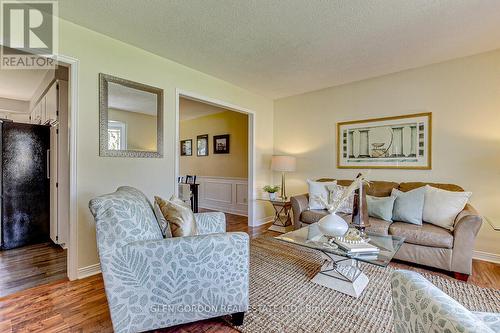39 Sweetbriar Road, London, ON - Indoor Photo Showing Living Room