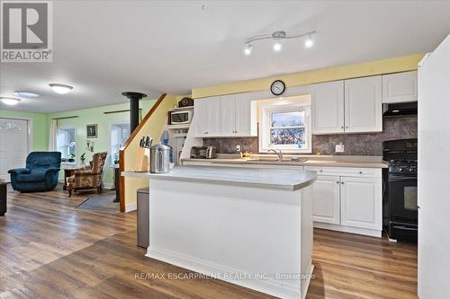 4872 Regional Road 20, West Lincoln, ON - Indoor Photo Showing Kitchen