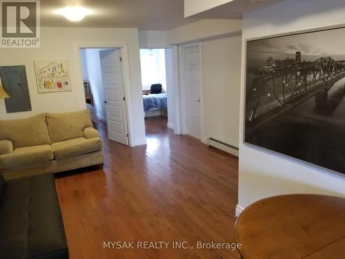 682 Princess Street, Kingston, ON - Indoor Photo Showing Living Room