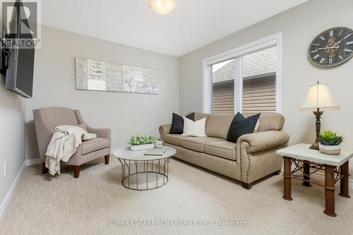 22 Chestnut Drive, Guelph/Eramosa, ON - Indoor Photo Showing Living Room