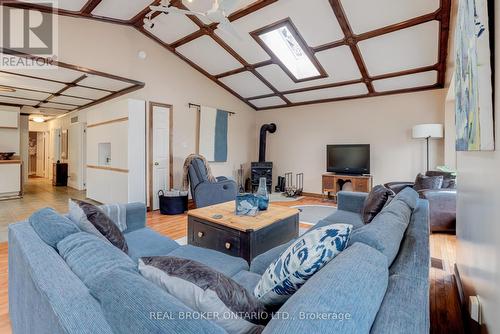 113 Bowen Road, Kawartha Lakes, ON - Indoor Photo Showing Living Room