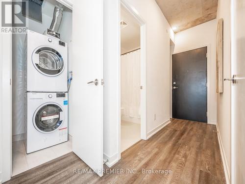 419 - 1808 St Clair Avenue W, Toronto, ON - Indoor Photo Showing Laundry Room