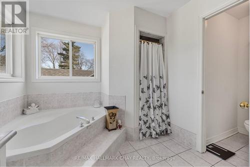 684 Lakelands Avenue, Innisfil, ON - Indoor Photo Showing Bathroom