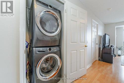 1210 - 55 Strathaven Drive, Mississauga, ON - Indoor Photo Showing Laundry Room