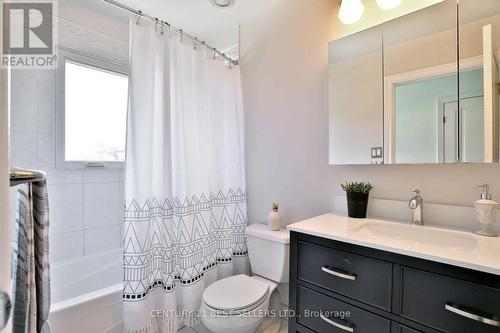 52 Oakwood Avenue S, Mississauga, ON - Indoor Photo Showing Bathroom