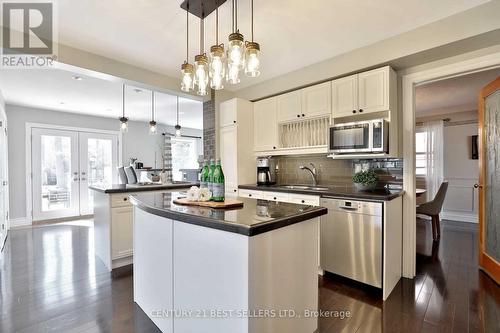 52 Oakwood Avenue S, Mississauga, ON - Indoor Photo Showing Kitchen With Upgraded Kitchen