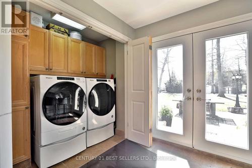 52 Oakwood Avenue S, Mississauga, ON - Indoor Photo Showing Laundry Room