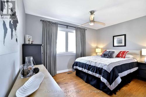 52 Oakwood Avenue S, Mississauga, ON - Indoor Photo Showing Bedroom