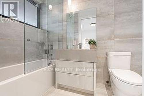 21 Tyre Avenue, Toronto, ON - Indoor Photo Showing Bathroom