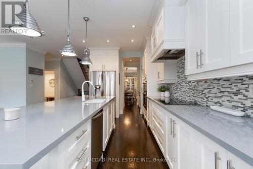 1159 Alexandra Avenue, Mississauga, ON - Indoor Photo Showing Kitchen With Upgraded Kitchen