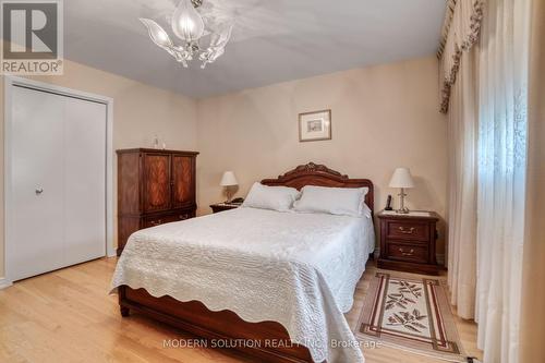 1662 Warren Drive, Mississauga, ON - Indoor Photo Showing Bedroom