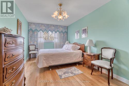 1662 Warren Drive, Mississauga, ON - Indoor Photo Showing Bedroom