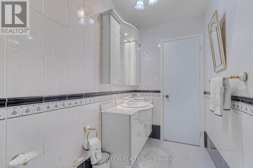 1662 Warren Drive, Mississauga, ON - Indoor Photo Showing Bathroom