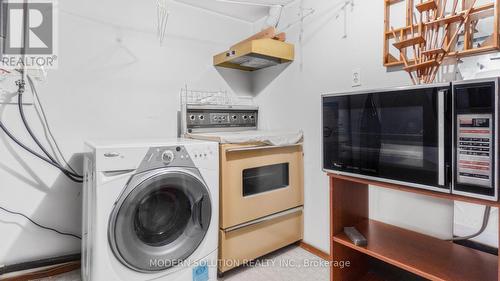 1662 Warren Drive, Mississauga, ON - Indoor Photo Showing Laundry Room