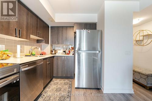 #806 - 1480 Bayly Street, Pickering, ON - Indoor Photo Showing Kitchen
