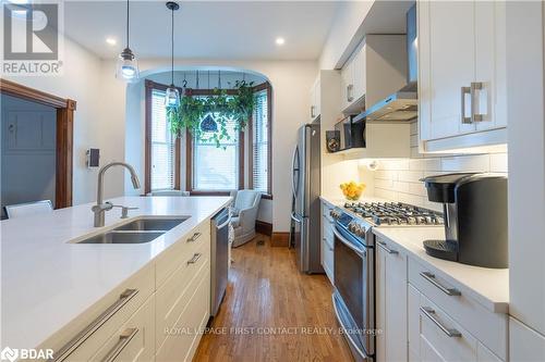 141 6Th Street, Collingwood, ON - Indoor Photo Showing Kitchen With Double Sink With Upgraded Kitchen