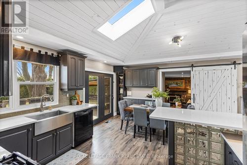 499 Maine Street, Oshawa, ON - Indoor Photo Showing Kitchen With Upgraded Kitchen