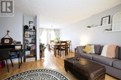 90 Lang St, Cobalt, ON - Indoor Photo Showing Living Room