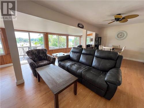 1081 Sunnyside Drive, Algoma Mills, ON - Indoor Photo Showing Living Room