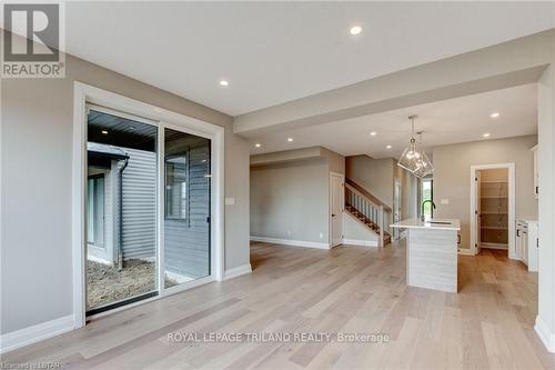 6493 Royal Magnolia Avenue, London, ON - Indoor Photo Showing Other Room