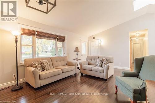 10055 Jane Street, Lambton Shores, ON - Indoor Photo Showing Living Room