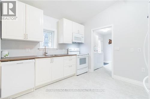 10055 Jane Street, Lambton Shores, ON - Indoor Photo Showing Kitchen With Double Sink
