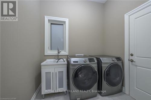 2452 Red Thorne Avenue, London, ON - Indoor Photo Showing Laundry Room
