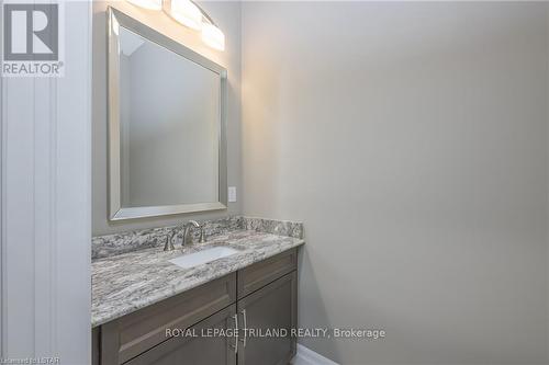 2452 Red Thorne Avenue, London, ON - Indoor Photo Showing Bathroom