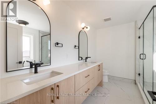 53 Briscoe Crescent, Strathroy-Caradoc, ON - Indoor Photo Showing Bathroom